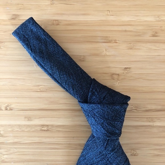 Bugatchi Cotton Tie In Minimal Dark Blue! - Picture 4 of 6